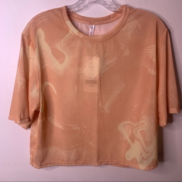 FABLETICS Nayeli Mesh Crop Short Sleeve Marble Pattern Workout Top - Picture 5 of 12